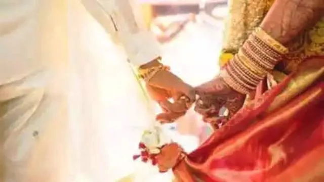 ଫେସବୁକ ପ୍ରେମରୁ ବିବାହ: ପୁଲିସ ଲଗାଇ ଝିଅକୁ ନେଇଗଲେ ବାପଘର ଲୋକେ