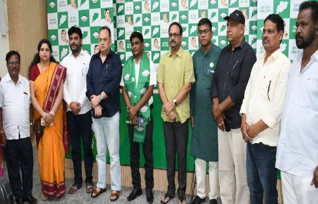 ଅବସରପ୍ରାପ୍ତ ଡିଏସ୍‌ପି ରାଇସେନ ମୁର୍ମୁ ବିଜେଡିରେ ମିଶିଲେ