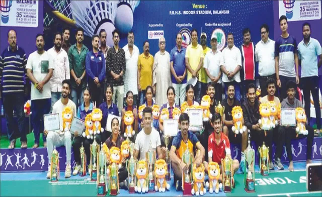 ରାଜ୍ୟ ବରିଷ୍ଠ ବ୍ୟାଡ୍‌ମିଣ୍ଟନ୍‌ ପ୍ରତିଯୋଗିତା ଉଦ୍‌ଯାପିତ: ପୁରୁଷରେ ପାରସ, ମହିଳାରେ ସ୍ମୃତି ବିଜେତା