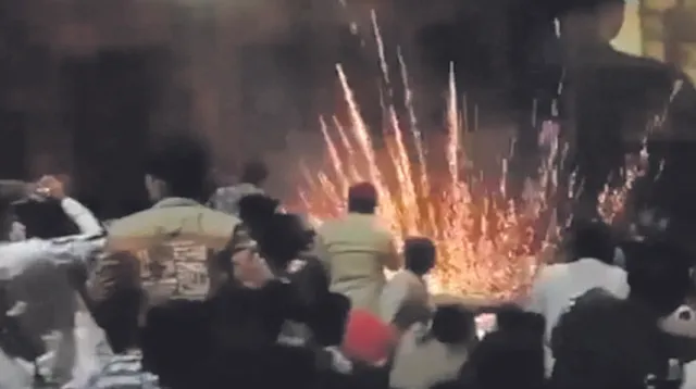 ପ୍ରେକ୍ଷାଳୟରେ ଆତସବାଜି! ବାଧ୍ୟ ହୋଇ ପ୍ରଶଂସକଙ୍କୁ ଏପରି କହିଲେ ସଲମାନ୍