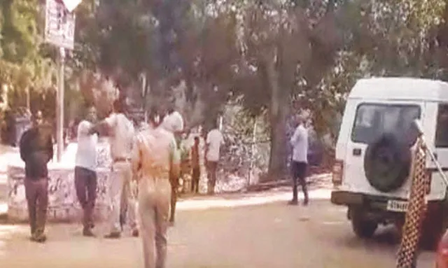 ବାଲିଘାଟ ରାସ୍ତାକୁ ନେଇ ବିବାଦ: ପୂର୍ବତନ ସରପଞ୍ଚଙ୍କ ପରିବାରକୁ ଘେରାବନ୍ଦୀ