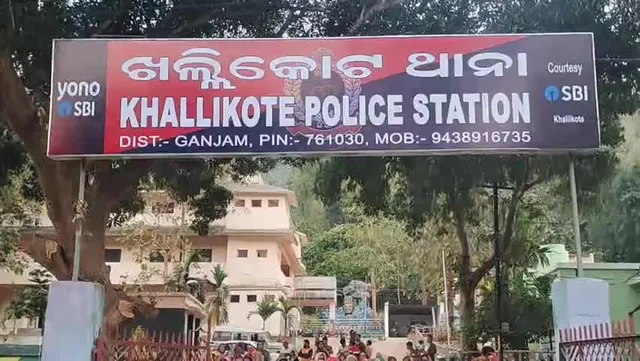 ଖଲ୍ଲିକୋଟରେ ଚାଞ୍ଚଲ୍ୟ: ବୋମାମାଡ଼ରେ ଦୁଇ ଆହତ