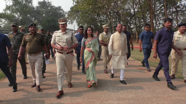 ରାଜ୍ୟପାଳଙ୍କ ଝାରସୁଗୁଡ଼ା ଗସ୍ତ: ଅଙ୍ଗନବାଡିରେ ପିଲାଙ୍କୁ ଚକୋଲେଟ୍ ବାଣ୍ଟିଲେ