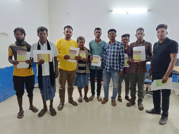 ‘ସମ୍ବାଦ’ ପ୍ରଭାବ: ୨୭ ଜଣ ବିସ୍ଥାପିତ ପରିବାରଙ୍କୁ ମିଳିଲା ଜବ କାର୍ଡ ସହିତ ୧୦ ଲକ୍ଷ ଟଙ୍କାର କାମ ମଞ୍ଜୁରୀ