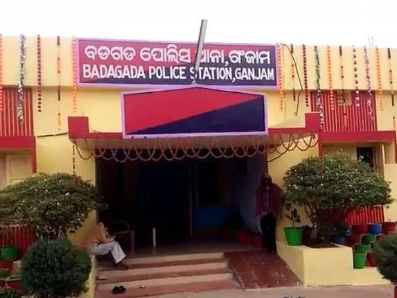 ଯୁବକଙ୍କ ରକ୍ତାକ୍ତ ମୃତଦେହ ଉଦ୍ଧାର: ସାନକୁ ବଡ଼ଭାଇ ହତ୍ୟା କରିଥିବା ଅଭିଯୋଗ ଆଣିଲେ ମୃତକଙ୍କ ସ୍ତ୍ରୀ!