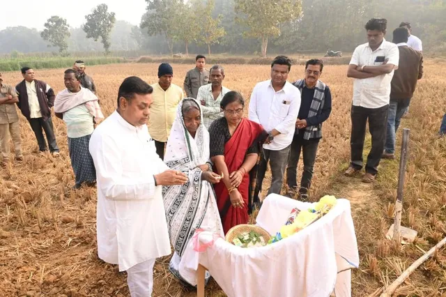 ପ୍ରତିଶ୍ରୁତି ପୂରଣ କଲେ ବିଜେପି ଜାତୀୟ ମୁଖପାତ୍ର ଡାକ୍ତର ସମ୍ବିତ ପାତ୍ର: ମୃତ ଚାଷୀଙ୍କ ଧାନକ୍ଷେତରେ ବୋରୱେଲ ଖୋଳାହେଲା