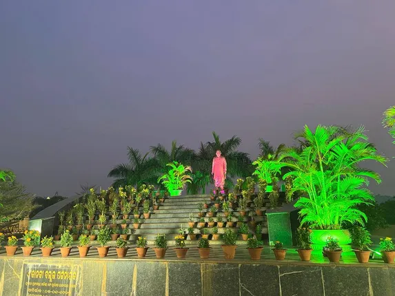 ଝଲସୁଛି ଜାନକୀ ବଲ୍ଲଭ ଉଦ୍ୟାନ: ନୂଆବର୍ଷରେ ଦୋଳି ସାଙ୍ଗକୁ ସାଂସ୍କୃତିକ କାର୍ଯ୍ୟକ୍ରମର ଆୟୋଜନ