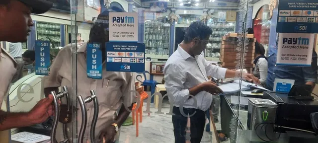 ସୁନା ଦୋକାନରେ ଆୟକର ଚଢାଉ