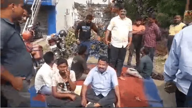 କାର୍ଯ୍ୟାଳୟ ସାମ୍ନାରେ ଅଳିଆ ପକାଇଲା ବିଏମସି: ଧାରଣାରେ ବସିଲେ ବିଦ୍ୟୁତ୍ କର୍ମଚାରୀ