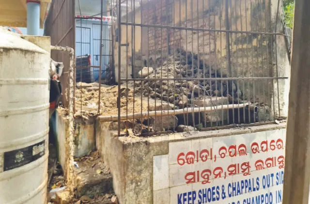 ମରାମତି କଲେନି: ଭାଙ୍ଗିଦେଲେ