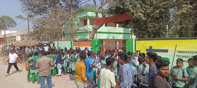 ସ୍କୁଲରେ ତାଲା ମାରିଲେ, ବିକ୍ଷୋଭ ପ୍ରଦର୍ଶନ କଲେ ଛାତ୍ରଛାତ୍ରୀ