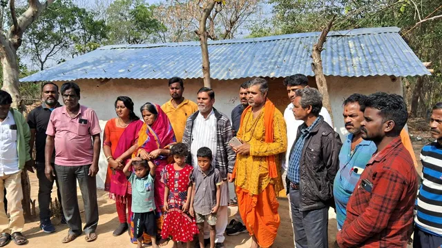 ଅସହାୟ ମହିଳାଙ୍କ ଘର ତୋଳିଦେଲେ