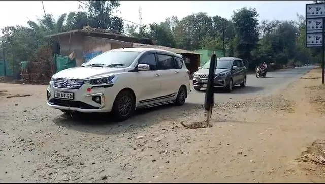 ରାସ୍ତାଉପରେ ଗାତ, ଦୁର୍ଘଟଣାକୁ କଳା ପତାକା ଭରସା