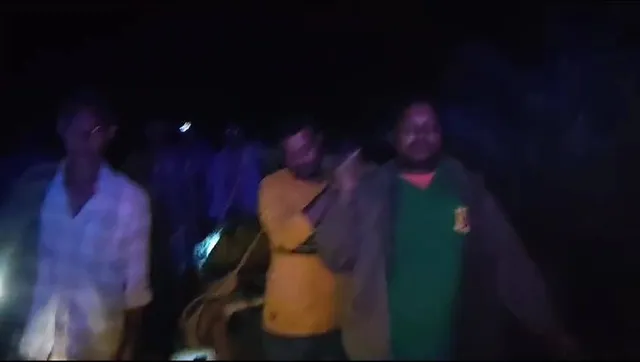 ସରକାରୀ ଯୋଜନାର ବିକଳ ଚିତ୍ର: ରାସ୍ତା ନଥିବାରୁ ଗାଁକୁ ପଶି ପାରିଲାନି ଆମ୍ବୁଲାନ୍ସ