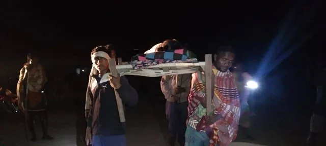 ବର୍ଷାଦିନରେ ଗଡୁନି ଆମ୍ବୁଲାନ୍ସ, ଗର୍ଭବତୀ ଓ ରୋଗୀଙ୍କୁ ଖଟିଆ ଭରସା