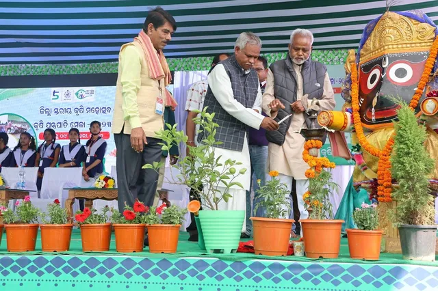 ଜମୁଛି କନ୍ଧମାଳ ମହୋତ୍ସବ: ମନମୋହିଲା ଆଦିବାସୀ ଲୋକନୃତ୍ୟ