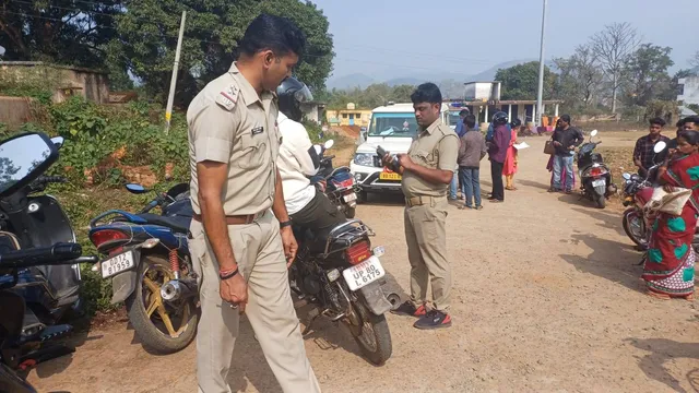 ଯାନବାହନ ଯାଞ୍ଚ ବେଳେ ୪୦ରୁ ଊର୍ଦ୍ଧ୍ବ ଗାଡ଼ିରୁ ୨ ଲକ୍ଷରୁ ଅଧିକ ଜରିମାନା ଆଦାୟ