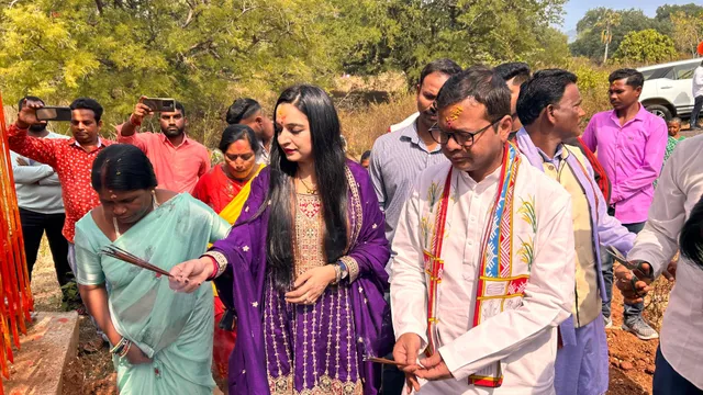 ଗାଁକୁ ଗାଁ ଯାଇ ଭେଟଘାଟ ମାଧ୍ୟମରେ ସଂପର୍କକୁ ନିବିଡ କରୁଛନ୍ତି ସାଂସଦ ସପ୍ତଗିରି ଉଲାକା