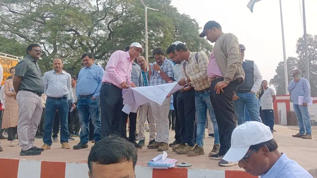 ରାୟଗଡ଼ା ଗସ୍ତରେ ୩ୟ ରେଳଲାଇନର ତଦାରଖ ସହ ଉନ୍ନୟନ କାର୍ଯ୍ୟର ସମୀକ୍ଷା କଲେ ସେଫଟି କମିସନର