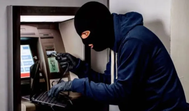 ଏସ୍‌ବିଆଇ ଏଟିଏମରୁ ଲୁଟ୍‌, ନିଆଁ ଲାଗି ପୋଡ଼ିଗଲା ଟଙ୍କା‌