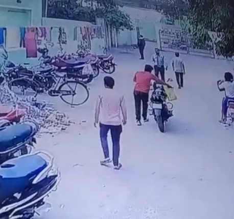 ଅସୁରକ୍ଷିତ ଭୀମ ଭୋଇ ମେଡିକାଲ୍‌: ସୁରକ୍ଷାକର୍ମୀଙ୍କ ବାଇକ୍‌ ଧରି ଚୋର ଚମ୍ପଟ