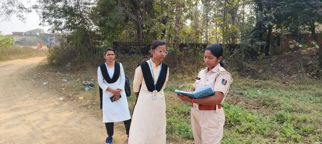 ଡିଏଭି କଲେଜ ଛାତ୍ରୀଙ୍କୁ ଦୁର୍ବୃତ୍ତଙ୍କ ପ୍ରାଣାନ୍ତକ ଆକ୍ରମଣ; ୫୦୦ ଟଙ୍କା ଲୁଟିଲେ, ବ୍ଲେଡ୍‌ରେ ବେକ କାଟିଲେ