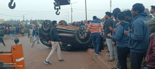 ଓଲଟିଲା କାର, ଅଳ୍ପକେ ବର୍ତ୍ତିଲେ ୪