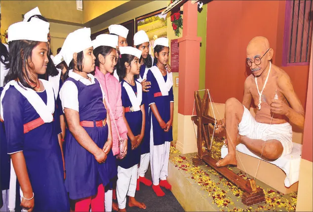 ରାଜ୍ୟ ସଂଗ୍ରହାଳୟରେ ମହାତ୍ମା ଗାନ୍ଧୀ ଗ୍ୟାଲେରି ଉନ୍ମୋଚିତ: ଫଟୋରେ ଓଡ଼ିଶା ଗସ୍ତର ପୂରା କାହାଣୀ