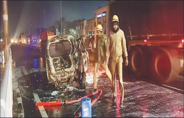 ପିଟିଲା ଟ୍ରକ୍‌, ଜଳିଗଲା କାର୍‌: ରାଜପଥ ଘଣ୍ଟାଏ ଜାମ୍‌