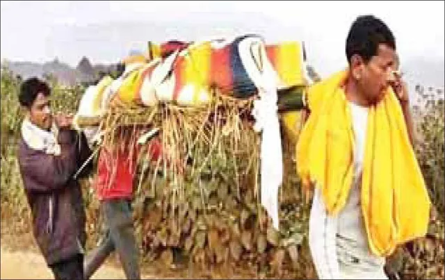 କୋକେଇରେ ୨୦ କିମି ବୁହାହେଲା ଶବ: ଶବ ନେବାକୁ ମିଳିଲାନି ପ୍ରଶାସନ, ରାଜନେତାଙ୍କ ସହଯୋଗ