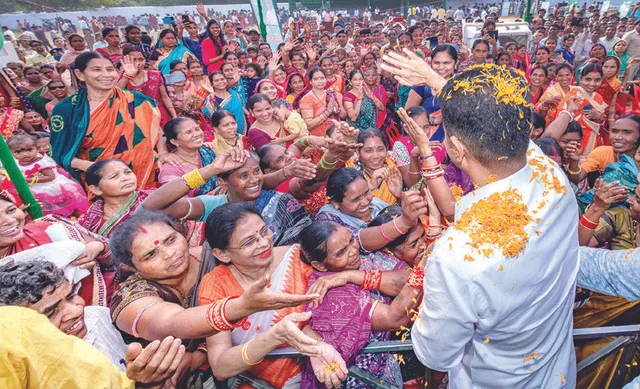 ଛାତ୍ରଙ୍କୁ ସଫଳତାର ସୂତ୍ର ବତାଇଲେ ପାଣ୍ଡିଆନ: ସରକାରୀ ସ୍କୁଲରେ ପଢ଼ି ବି ଶୀର୍ଷକୁ ଯାଇହେବ