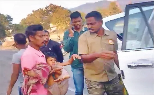 ସଡ଼କ ସୁରକ୍ଷା ସପ୍ତାହରେ ଅଘଟଣ: ମନ୍ତ୍ରୀଙ୍କ ଗାଡ଼ି ଧକ୍କାରେ ଶିଶୁ ଗୁରୁତର