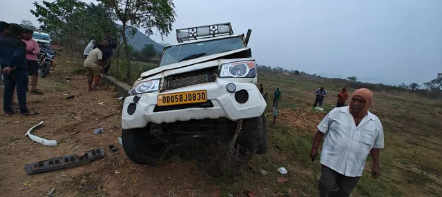 ବେଆଇନ୍ ଗୋରୁ ବୋଝେଇ ପିକଅପ୍ ଭ୍ୟାନ ଦୁର୍ଘଟଣାଗ୍ରସ୍ତ: ୪ ଗୋରୁ ମୃତ, ଚାଳକ ଓ ବ୍ୟବସାୟୀ ଫେରାର