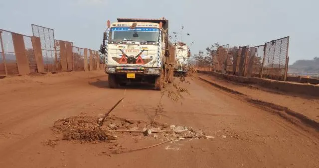 ଭୁଶୁଡ଼ିବ ଜୁରୁଡ଼ି ରେଳ ଓଭରବ୍ରିଜ୍‌!