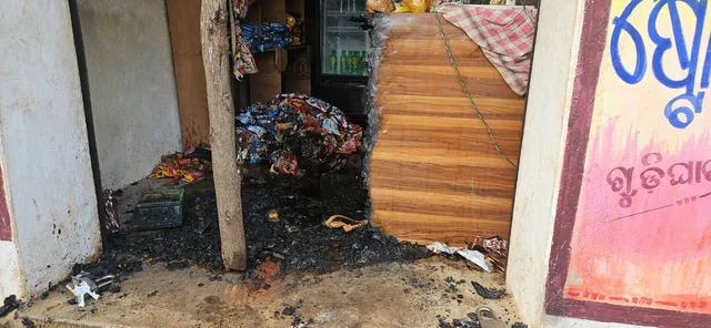 ତେଜରାତି ଦୋକାନ ଜାଳିଦେଲେ ଦୁର୍ବୃତ୍ତ: ପୁଲିସର୍ ତଦନ୍ତ ଜାରି