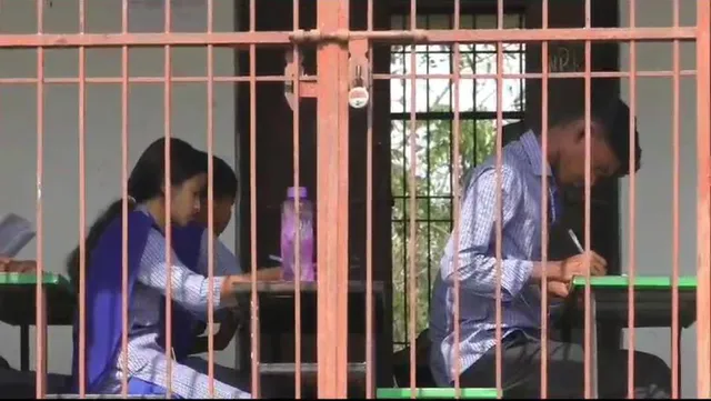 ନିର୍ବାଚନ ଷ୍ଟ୍ରଙ୍ଗ୍‌ରୁମ୍‌ କରିବାକୁ ହଲ୍‌ ସିଲ୍‌; ବାରଣ୍ଡାରେ ପରୀକ୍ଷା ଦେଲେ ଯୁକ୍ତ ୩ ଛାତ୍ରଛାତ୍ରୀ