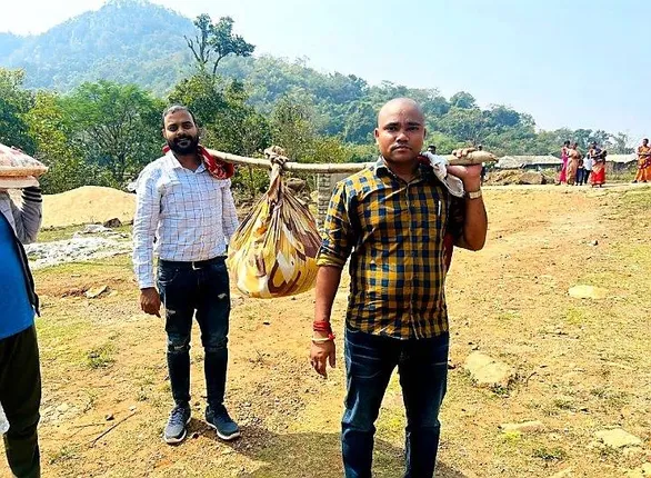 ନଗଡ଼ାରେ ଭାର ବୋହିଲେ ଡାକ୍ତର