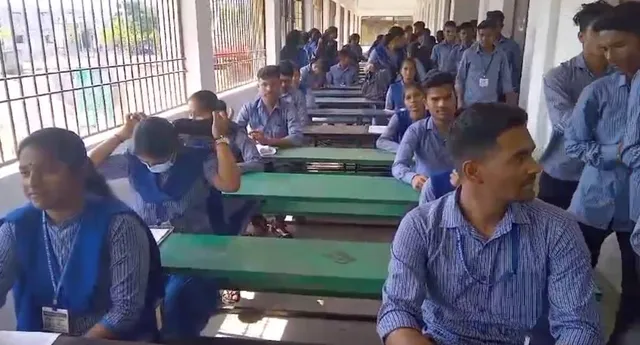 ନିର୍ବାଚନ ଷ୍ଟ୍ରଙ୍ଗ୍‌ରୁମ୍‌ କରିବାକୁ ହଲ୍‌ ସିଲ୍‌: ବାରଣ୍ଡାରେ ପରୀକ୍ଷା ଦେଲେ ଯୁକ୍ତ ୩ ଛାତ୍ରଛାତ୍ରୀ