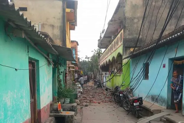 କାନ୍ଥ ଧସି ୩ ମହିଳା ଗୁରୁତର, ଭାଙ୍ଗିଲା ବିଜୁଳି ଖୁଣ୍ଟ