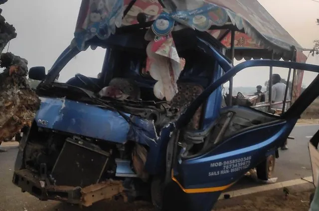 ଭୋଜିରୁ ଫେରିବା ବେଳେ ଦୁର୍ଘଟଣା: ଗଛରେ ପିଟି ହେବାରୁ ୨ଜଣଙ୍କ ମୃତ୍ୟୁ