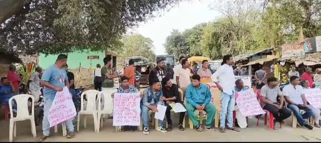 ବାନେର- ଲଡୁଗାଁ ରାସ୍ତା ନିର୍ମାଣ ଦାବିରେ ବାରଘଣ୍ଟିଆ ରାସ୍ତାରୋକ