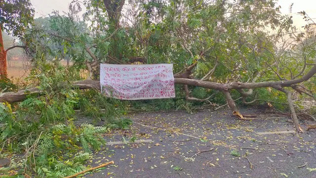 ରାଇଘର-କୁନ୍ଦେଇ ମୁଖ୍ୟ ରାସ୍ତା ଅବରୋଧ କରିବା ସହିତ ବ୍ୟାନର ମାରିଲେ ମାଓବାଦୀ