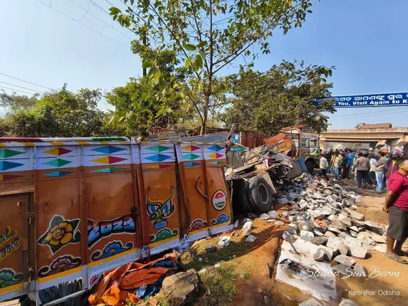 କେନ୍ଦୁଝରରେ ସିରିଜ୍ ଦୁର୍ଘଟଣା: ୩ଟି ବାଇକ୍ ଭାଙ୍ଗି ଚୁରମାର, ତିନି ଗୁରୁତର