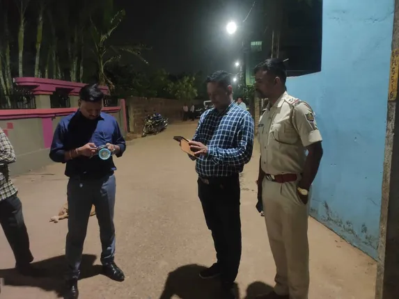 ଖୋର୍ଦ୍ଧା ସହରରେ ଶିକ୍ଷକଙ୍କ ଘରକୁ ବୋମାମାଡ଼ କରି ଦୁଇ ଦୁର୍ବୃତ୍ତ ଛୁ’