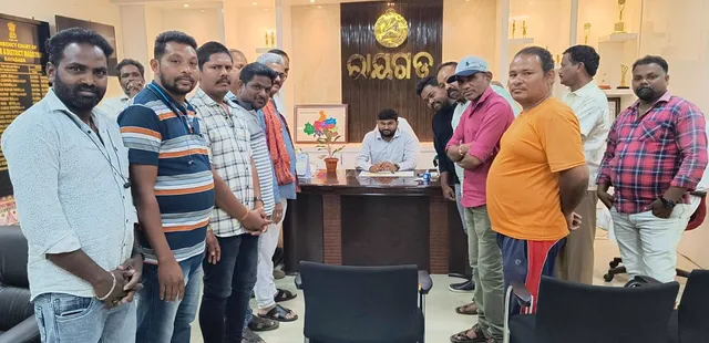 ନୂତନ ଜିଲ୍ଳାପାଳ ଓ ଏସ୍‌ପିଙ୍କୁ ଭେଟି ସମସ୍ୟା ଜଣାଇଲେ ଟ୍ରାକ୍ଟର ମାଲିକ ସଂଘ