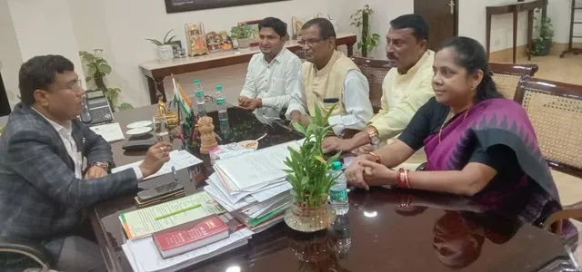 ଟେକ୍ସଟାଇଲ ପାର୍କ ପ୍ରତିଷ୍ଠା ନେଇ କେନ୍ଦ୍ରମନ୍ତ୍ରୀଙ୍କୁ ଭେଟିଲେ ଭଦ୍ରକ ସାଂସଦ