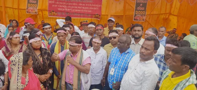 ଗାଁ ସାଥିଙ୍କ ଅଭିନବ ଧାରାରେ ଆନ୍ଦୋଳନ; ଭଦ୍ରକ ଜିଲ୍ଲାପାଳଙ୍କ କାର୍ଯ୍ୟାଳୟ ଆଗରେ ବିକ୍ଷୋଭ