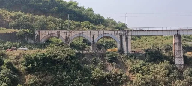 ଅଟକିଛି ଝଞ୍ଜାବତୀ ନଦୀ ଉପରେ ସୁଉଚ୍ଚ ସେତୁ ନିର୍ମାଣ; ଅସୁରକ୍ଷିତ ରାସ୍ତା ପାଲଟିଛି ଯୋଗାଯୋଗର ମାଧ୍ୟମ