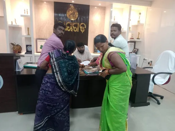 ପାନୀୟ ଜଳ ଆଜି ବି ଅପହଞ୍ଚ; ଜିଲ୍ଲାପାଳଙ୍କ ଦ୍ବାରସ୍ଥ ହେଲେ ଗ୍ରାମବାସୀ