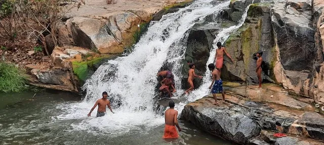 ଅବହେଳିତ ଭୈରବୀ ହାଲୱା ଜଳପ୍ରପାତରେ ବଢୁଛି ପର୍ଯ୍ୟଟକଙ୍କ ଭିଡ଼